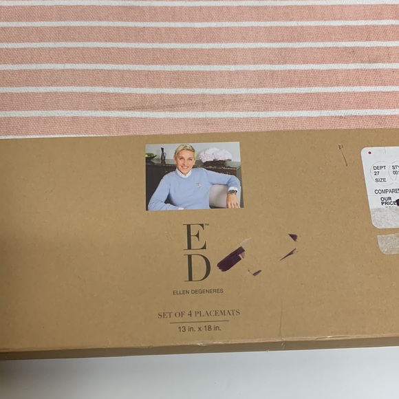 Ellen Degeneres | Pink & White Striped Set Of 4 Placemats | Dog Front Design NWT - Picture 4 of 8